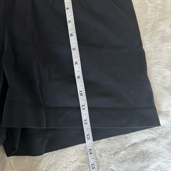 Lululemon Shorts double lined - Picture 4 of 5